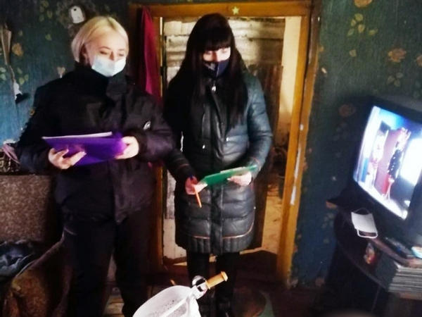Полицейские Курахово проверили, как воспитывают детей в «проблемных» семьях