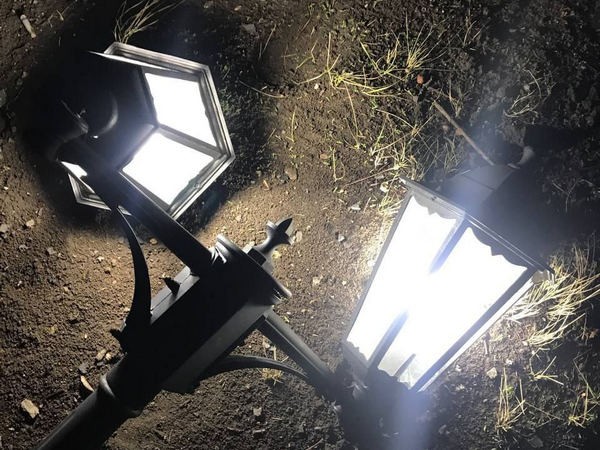 В Угледаре пьяный 20-летний парень уничтожил десять уличных фонарей