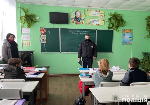 Кураховские полицейские провели профилактическую беседу со школьниками