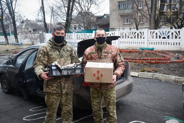 Военные передали продукты в один из детских садов Красногоровки