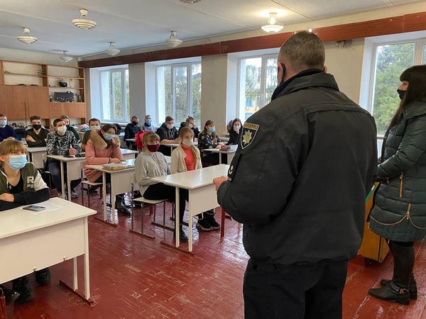 Кураховские полицейские рассказали школьникам, как безопасно пользоваться Интернетом