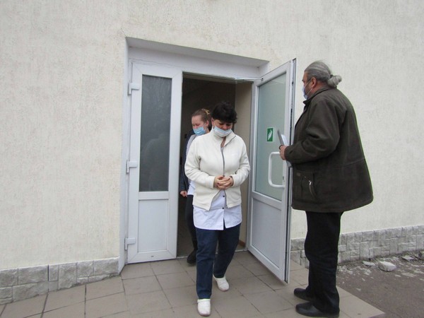В Великой Новоселке спасатели оперативно эвакуировали людей из амбулатории