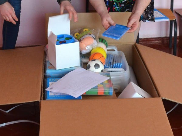 В Курахово воспитанники детских садов получили подарки от ЮНИСЕФ