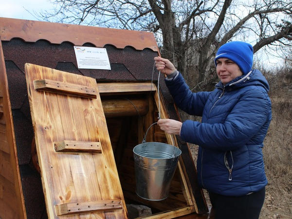 Благотворители ремонтируют колодцы в Марьинской громаде