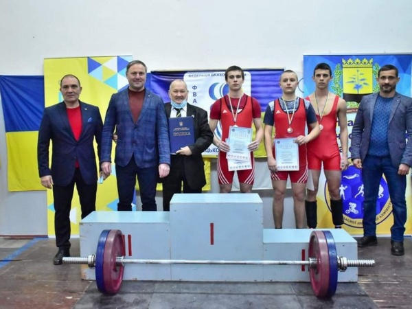 Угледарские тяжелоатлеты феерично выступили на Кубке и чемпионате Донецкой области
