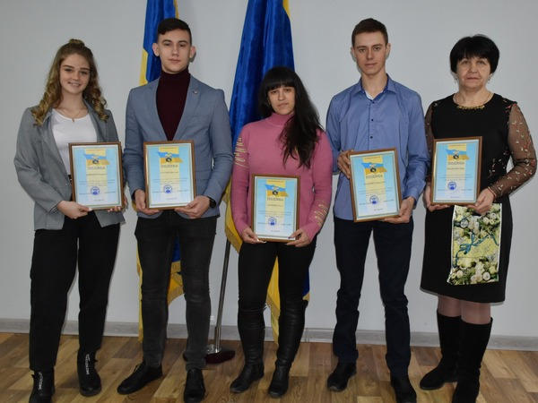 В Угледаре наградили лауреатов областного и Всеукраинского литературных конкурсов