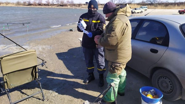 Спасатели провели рейд на Кураховском водохранилище