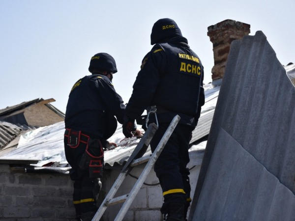 Областной чиновник проверил, как продвигается восстановление разрушенного жилья в прифронтовой Марьинке