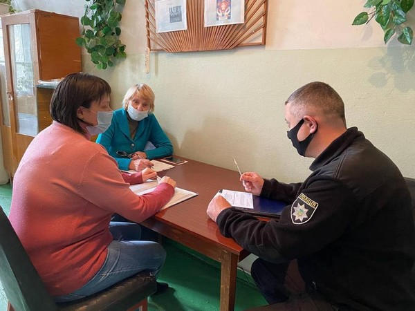 В Курахово полицейские и педагоги объединяют усилия для работы с несовершеннолетними