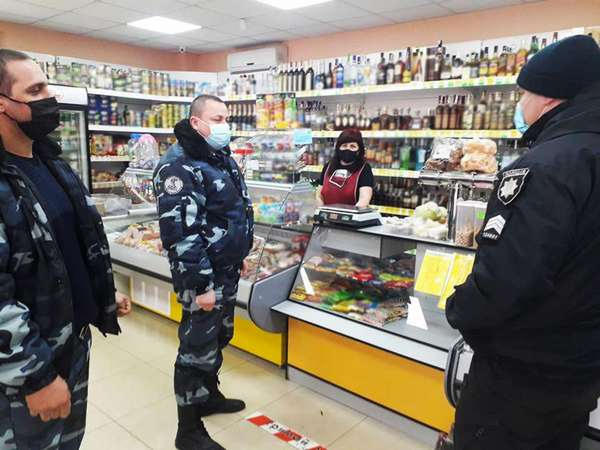 В Курахово полицейские проводят карантинные рейды