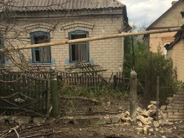Боевики из артиллерии обстреляли Марьинку: есть разрушения