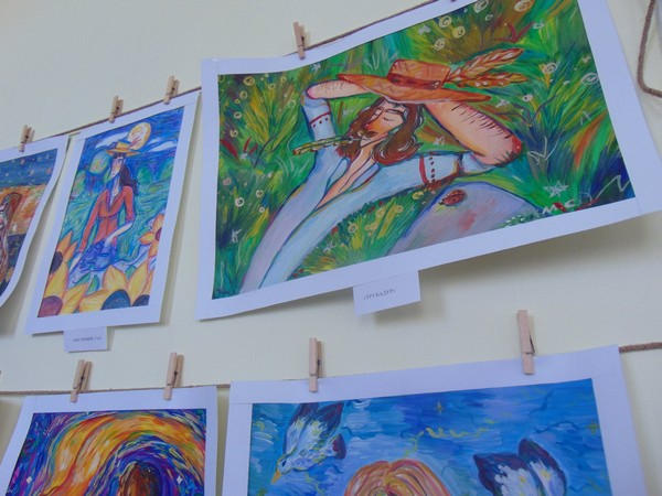 В Марьинке прошла персональная выставка юной художницы