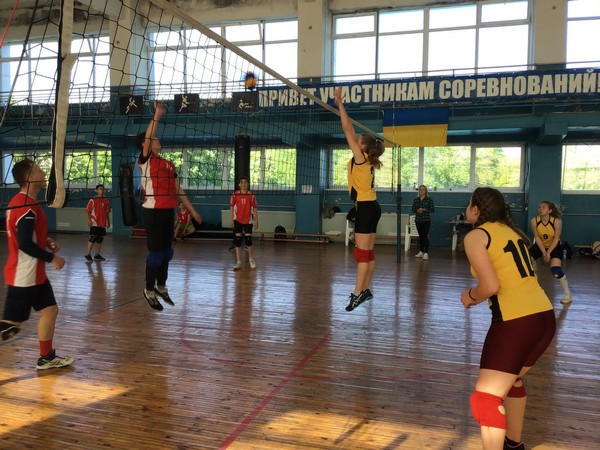В Курахово прошли соревнования по волейболу