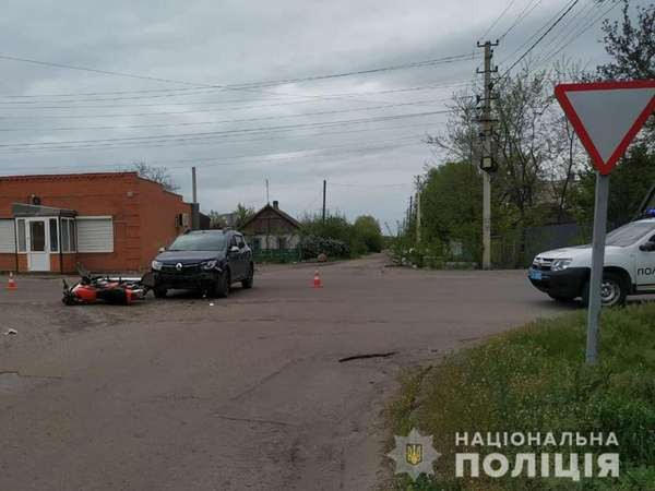 ДТП в Великоновоселковской громаде: не поделили дорогу автомобиль Renault и мотоцикл
