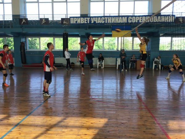 В Курахово прошли соревнования по волейболу