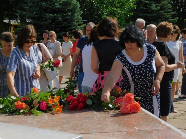 В Курахово почтили память жертв войны