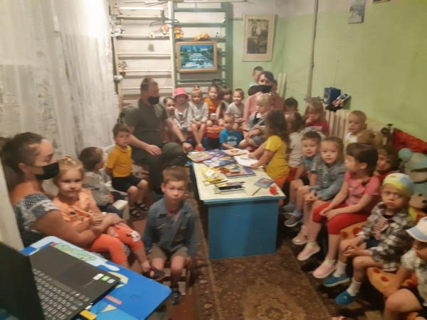 Из-за вражеского обстрела воспитанников детского сада в Марьинке эвакуировали в бомбоубежище