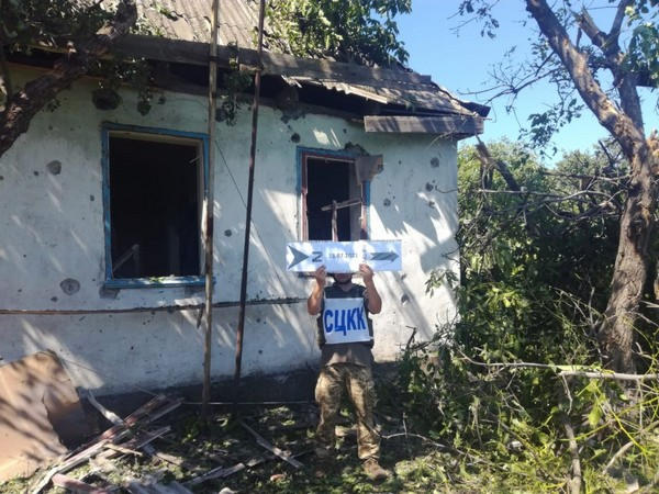 Военные показали последствия вражеского артиллерийского обстрела села в Угледарской громаде