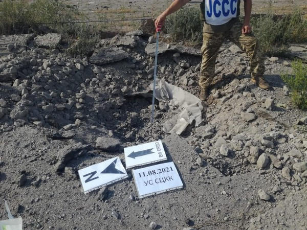 Военные показали последствия вражеского артиллерийского обстрела Марьинской громады