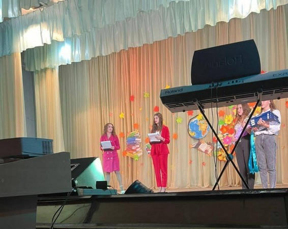 В Кураховской громаде учителей уже начали поздравлять с профессиональным праздником
