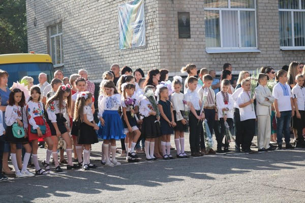 В школах Марьинской громады прозвенел первый звонок