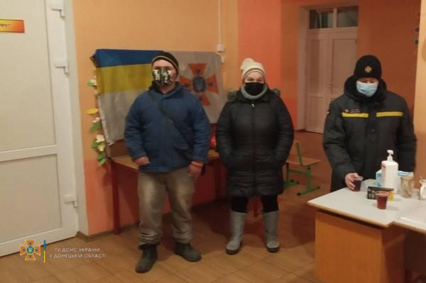 Как спасатели оказывают помощь жителям прифронтовых Марьинки и Красногоровки