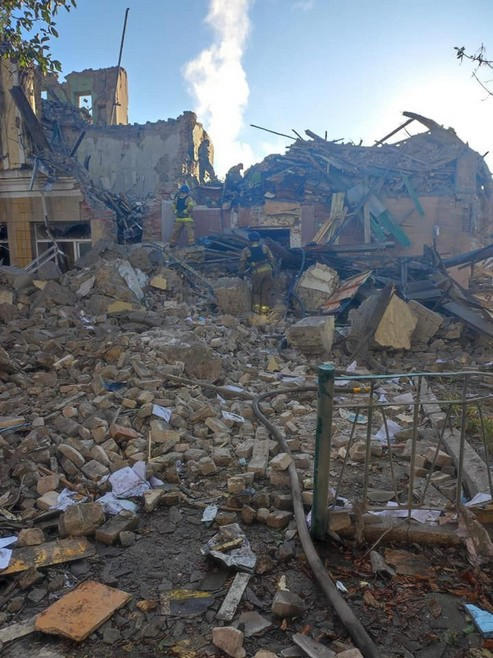 Курахово: в результате вражеского обстрела разрушена гимназия