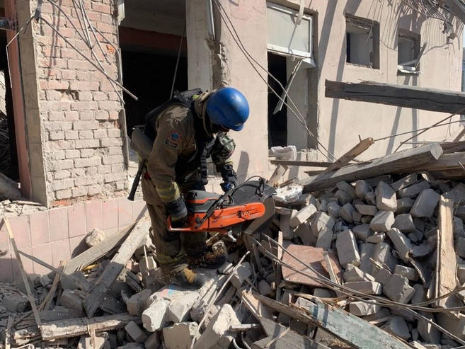 В Курахово на месте разрушенной школы убрали около 245 тонн обломков