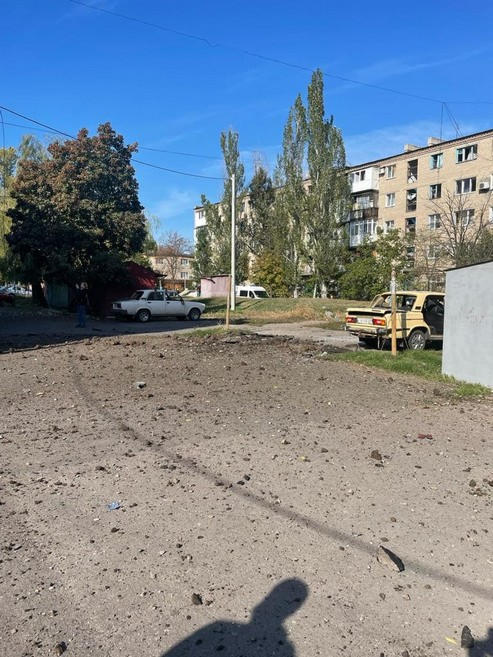 Обстрел Курахово: 3 человека травмированы, повреждены многоэтажки и автомобили