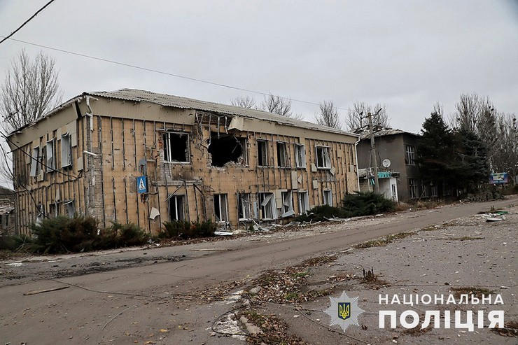 Великая Новоселка, уничтоженная войной: как люди живут колониями в подвалах