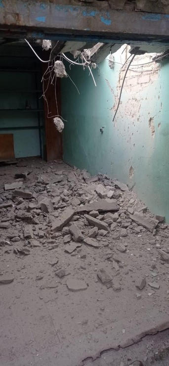 Артиллерийские и ракетные обстрелы Курахово: пострадали многоэтажки, больница и автомобили