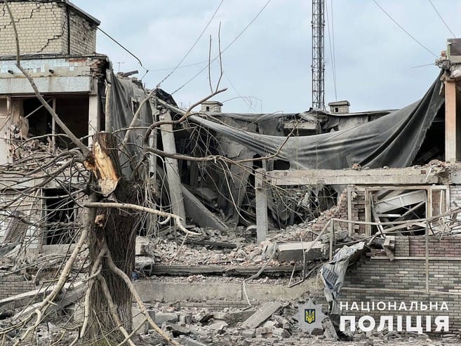Что осталось от торгового комплекса в Курахово после прямого попадания вражеских ракет