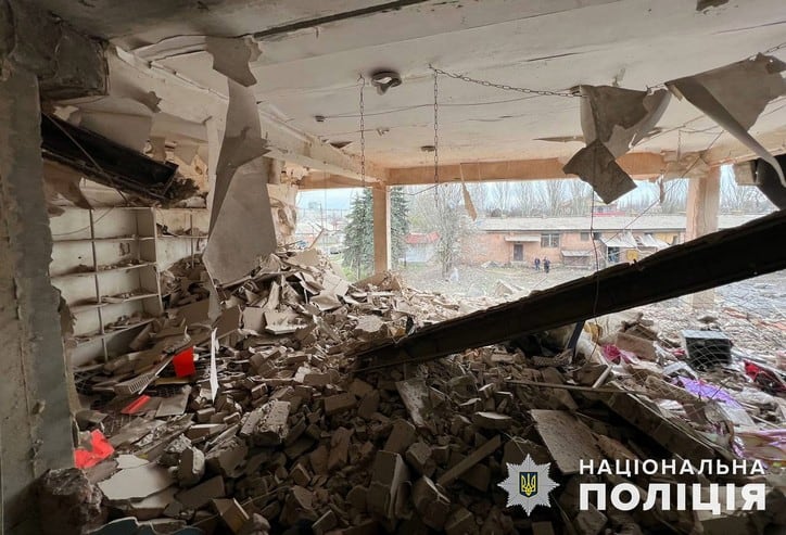 Что осталось от торгового комплекса в Курахово после прямого попадания вражеских ракет