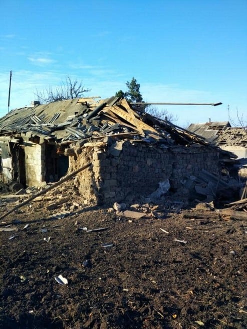 Російські війська обстріляли Курахівську громаду “Ураганами”: поранено жінку, багато руйнувань