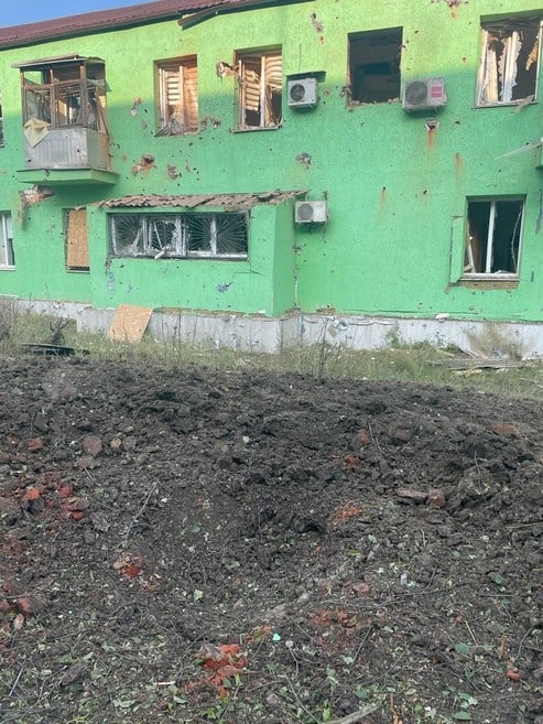 Россияне устроили ад в Курахово: горящий автомобиль, разбитые многоэтажки и рынок