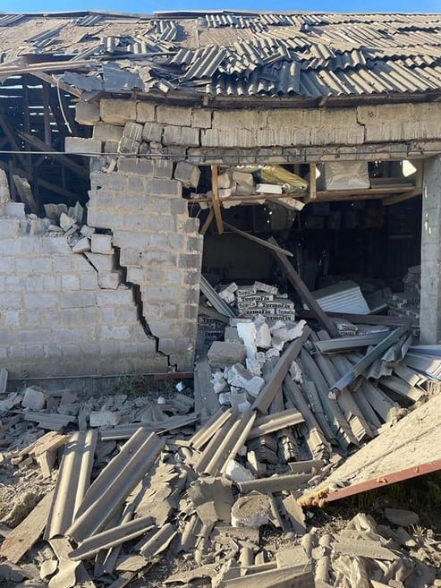 Масований обстріл Курахівської громади: горіли будинки, пошкоджено АЗС та автомийку