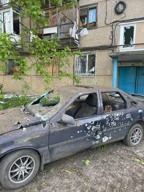 Росіяни влаштували пекло у Кураховому: палаюча автівка, потрощені багатоповерхівки та ринок