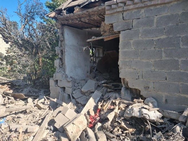 Массированный обстрел центра Курахово: много разрушений, есть прямое попадание в многоэтажку