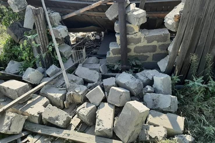 Курахівську громаду накрили “Ураганами”: будівлі перетворилися на купу каміння, поранено 1 людину