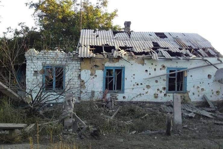 Курахівська громада знову зазнала обстрілів: є руйнування, постраждали місцеві жителі