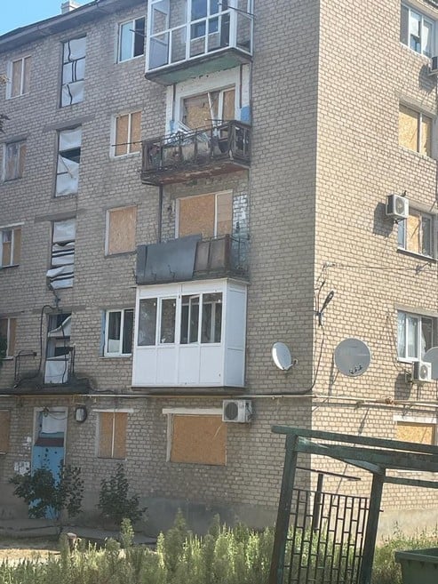 Наслідки 11 обстрілів Курахового: постраждали будинки, автомобілі та дитячий садочок