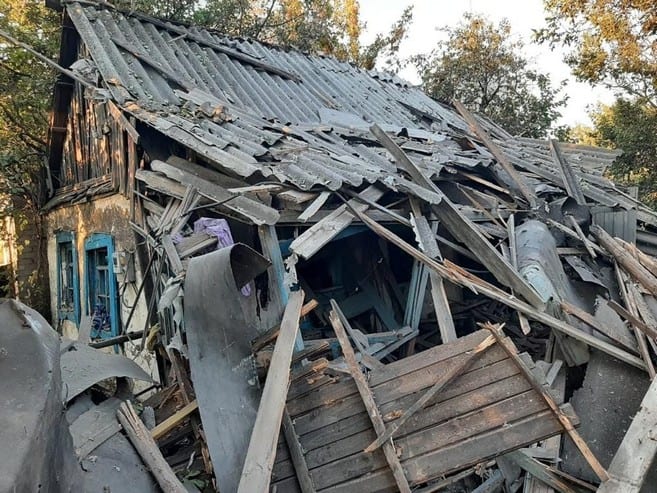 Ворог обстріляв Курахівську громаду: виникла пожежа, 1500 абонентів залишилися без електропостачання