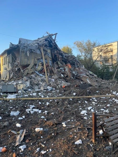 Россияне устроили огненный ад в Курахово: ранены 16 человек, повреждены 20 многоэтажек, сгорели автомобили