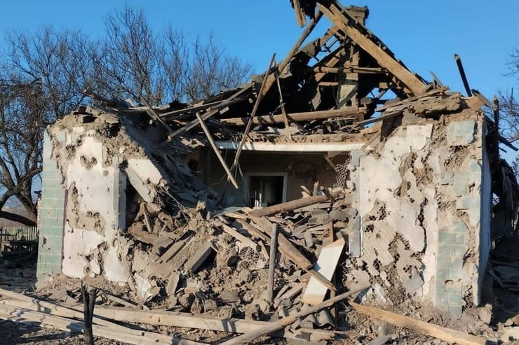 Наслідки обстрілів Курахівської громади: пошкоджено будинки та електромережі