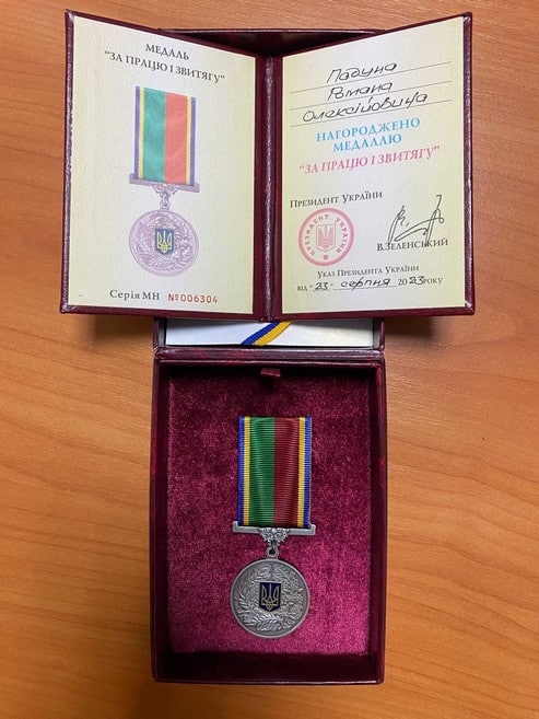 Глава Кураховской громады Роман Падун получил медаль от Президента Украины Владимира Зеленского
