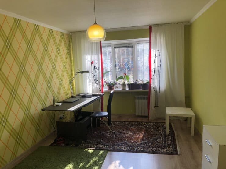 Продам трехкомнатную квартиру в центре Курахово