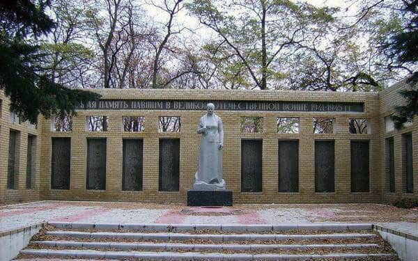 Мемориальный комплекс воинам, погибшим во Второй мировой войне
