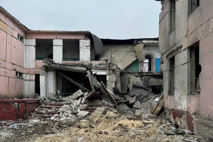 Двома авіаударами КАБ знищено освітній заклад в Курахівській громаді