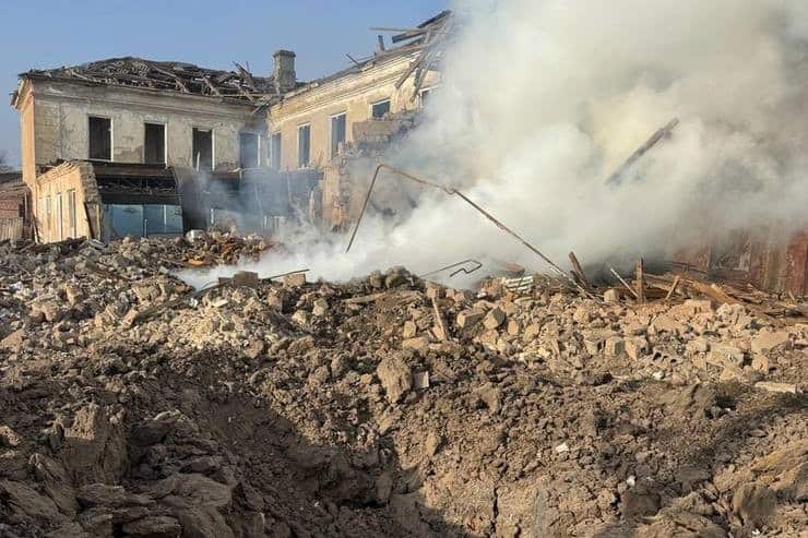 В Гірнику 4 ракетами “С-300” знищили останню школу, також знищено 3 автомобіля та пошкоджено 23 будинки