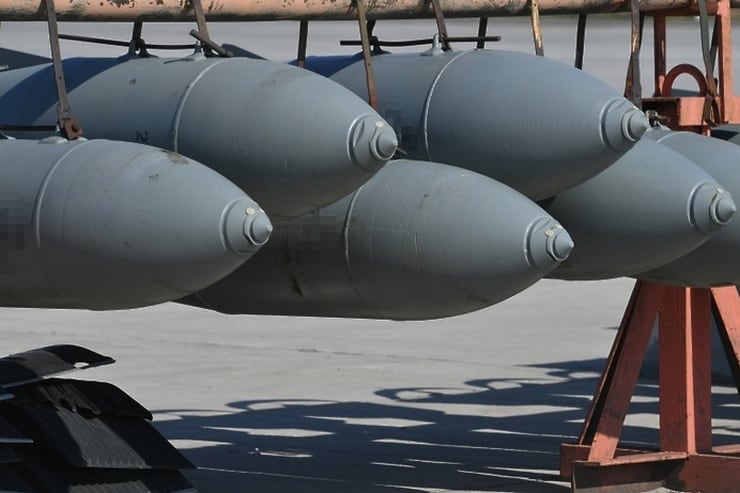 На село у Вугледарській громаді російські військові скинули 3 авіабомби, з яких одна вагою 1500 кг